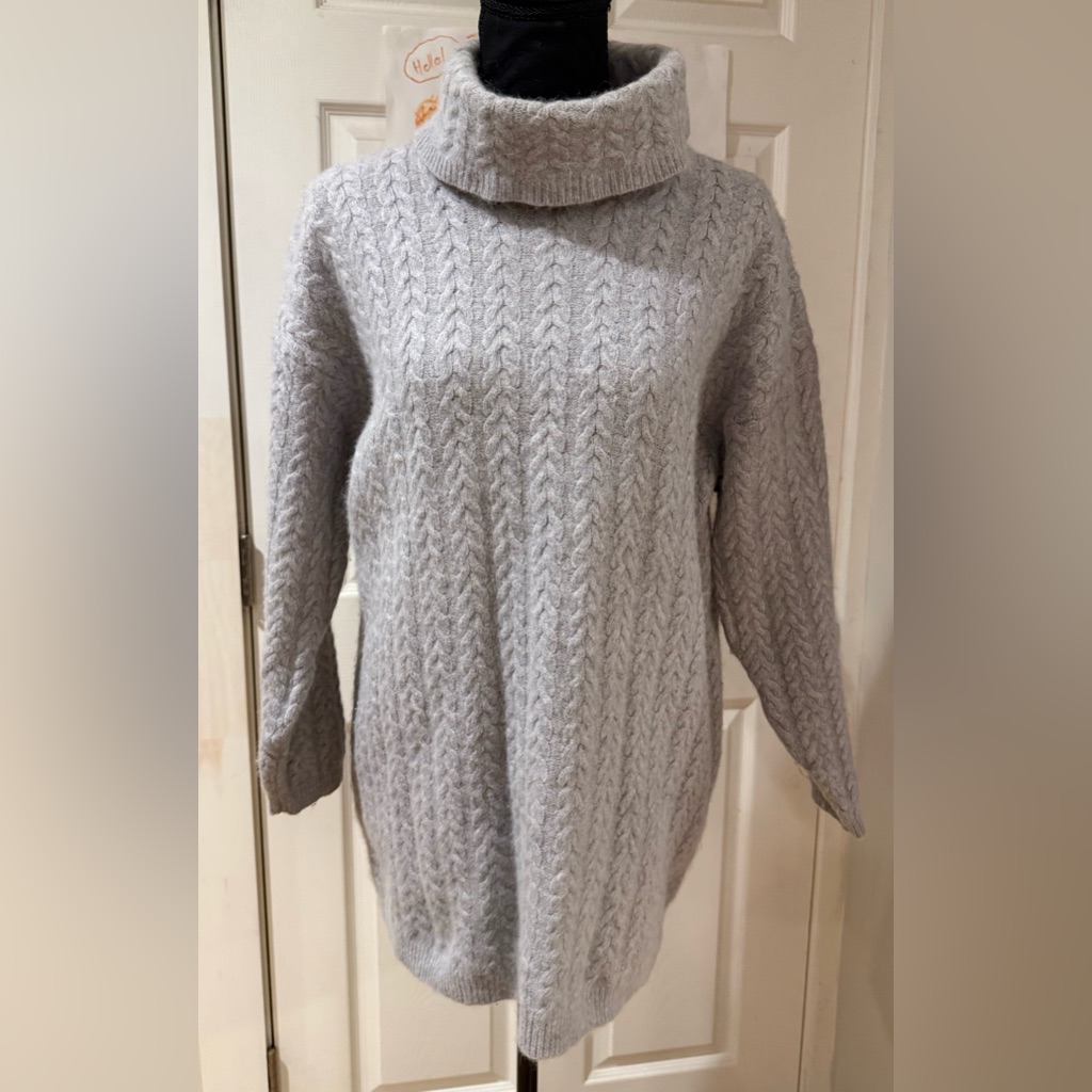 Wainscott Cozy Soft Gray Cable Knit Sweater Made In Ireland Size Medium